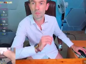 Cam4 Nude Webcam of HenryGarret