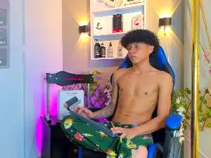 Cam4 Free Live Porn of Taylor_Black_