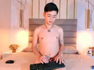 Cam4 Adult Webcams of LittleMaxi_