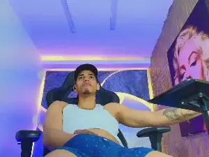 Cam4 Free Live Porn of Dominic_Max
