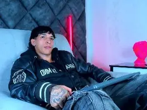 Cam4 Sex Cam of KroyWave