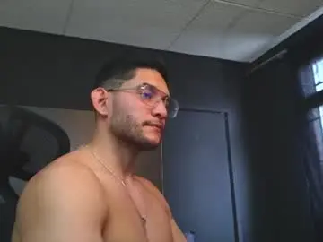 Chaturbate Live Sex Cam of richard_milleer