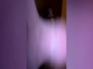 Chaturbate Live Sex Cam of urmomscuddlebuddy