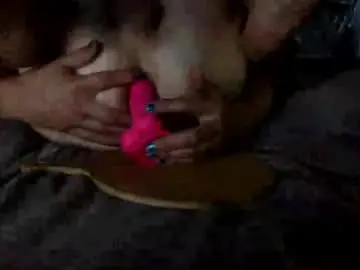Chaturbate Live Porn of magic_bus_adventures