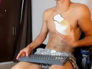 Chaturbate Sex Chat of maximiliano_kh4lil