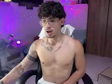 Chaturbate Live Sex Cam of kisan_smith