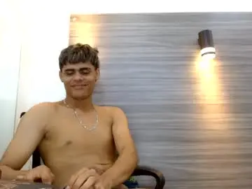 Chaturbate Live Sex Cam of lelehott01