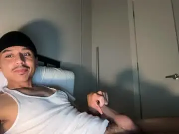 Chaturbate Free Live Porn of xmomentumx
