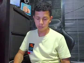 Chaturbate Watch Live Sex Cams of g_lincoln