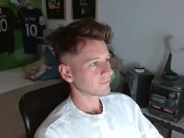 Chaturbate Live Sex Cam of freddy_star