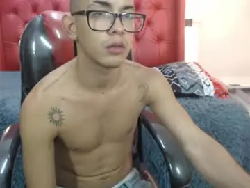 Chaturbate Nude Webcam of maximiliano_hotdevil