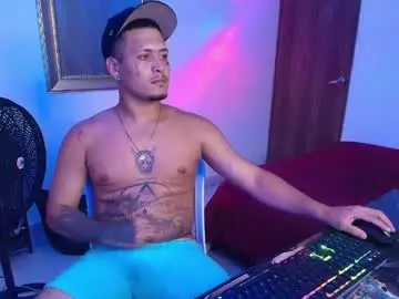 Chaturbate Live Sex Cam of master_nauthy12boy
