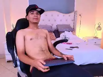 Chaturbate Best live sex cam show of andreao_pirlo