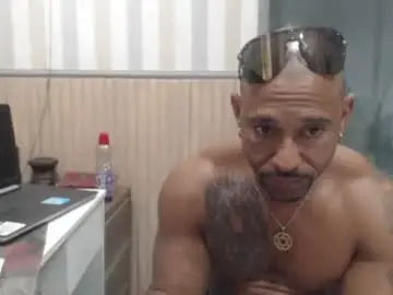 Chaturbate Live Sex Cam of hebertgomes