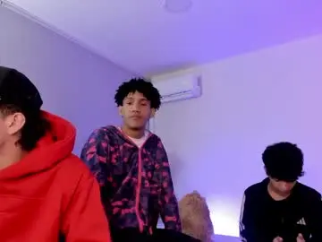 Chaturbate Live Sex Cam of handsomeboys19