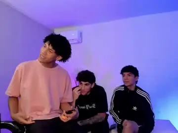 Chaturbate Live Sex Cam of handsomeboys19