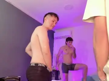 Chaturbate Live Sex Cam of handsomeboys19