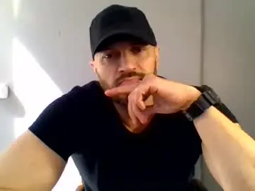 Chaturbate Live Sex Cam of titan_heart