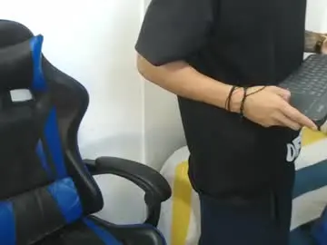 Chaturbate Live Sex Cam of jake_shadow14