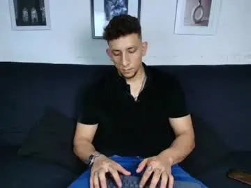 Chaturbate Nude Webcam of emiliocum_24