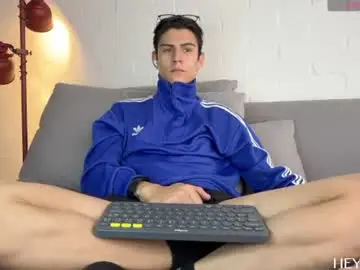 Chaturbate Nude Webcam of hey_cesard