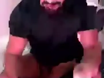 Chaturbate Live Sex Cam of beard_top_guy