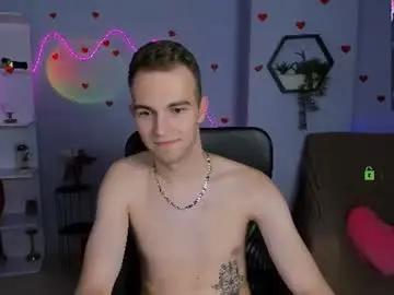 Chaturbate Live Sex Cam of astren_villo
