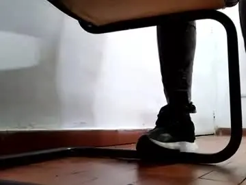 Chaturbate Live Sex Cam of waltherfeet_
