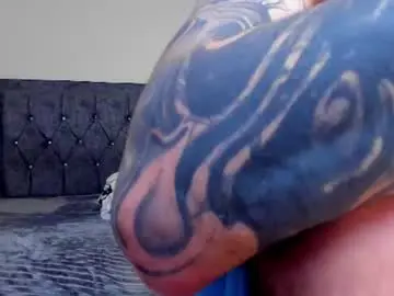 Chaturbate Live Sex Cam of morthy_downey
