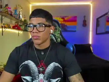 Chaturbate Nude Webcam of damian_latinxxx