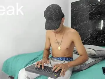 Chaturbate Adult Video Chat of alejitoo_23