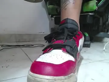 Chaturbate Free Porn Cam of srfindomfeet_