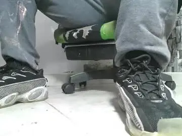 Chaturbate Live Sex Cam of srfindomfeet_