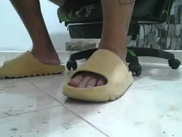 Chaturbate Live Sex Cam of srfindomfeet_