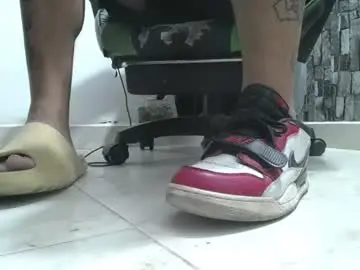 Chaturbate Live Sex of srfindomfeet_