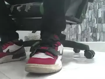 Chaturbate Watch Live Sex Cams of srfindomfeet_