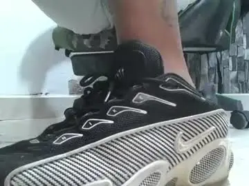 Chaturbate Live Sex Cam of srfindomfeet_