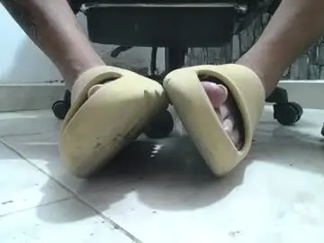 Chaturbate Watch Live Sex Cams of srfindomfeet_