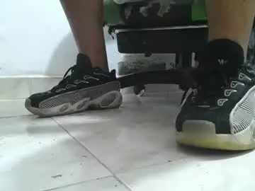 Chaturbate Live Sex Cam of srfindomfeet_