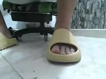 Chaturbate Free Porn Cam of srfindomfeet_