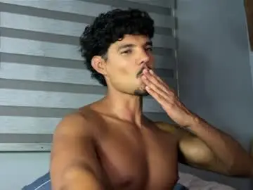 Chaturbate Live Sex Cam of daniel0910s