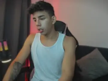 Chaturbate Live Porn of andrew_twink18