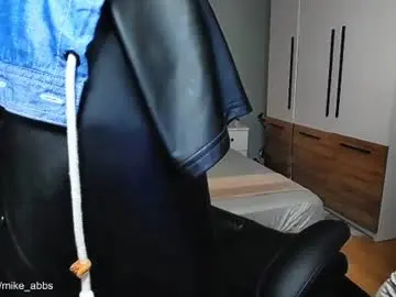 Chaturbate Live Sex Cam of mikestrip