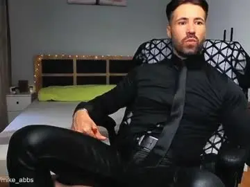 Chaturbate Live Sex Cam of mikestrip