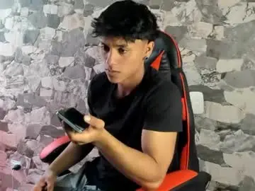 Chaturbate Free Live Porn of zyzz_1812