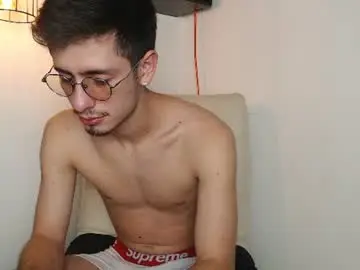 Chaturbate Live Sex Cam of andy_collins__