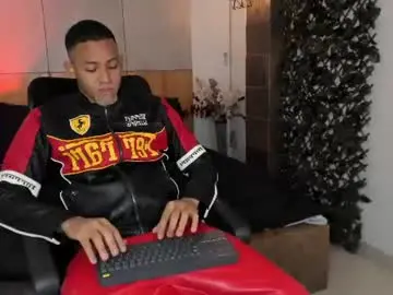 Chaturbate Free Porn Cam of bento_fox