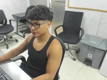 Chaturbate Live Porn of alekzamo