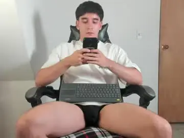 Chaturbate Live Sex Cam of leo_jones389