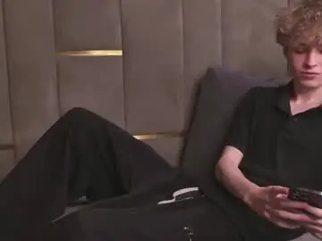 Chaturbate Sex Chat of curlytwinkboy
